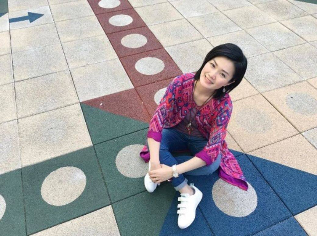 前主播方健儀也曾在大型飛行棋軟墊上留影。photo credit: Instagram: Akinafong石硤尾站B2出 前主播方健儀也曾在大型飛行棋軟墊上留影。photo credit: Instagram: Akinafong石硤尾站B2出