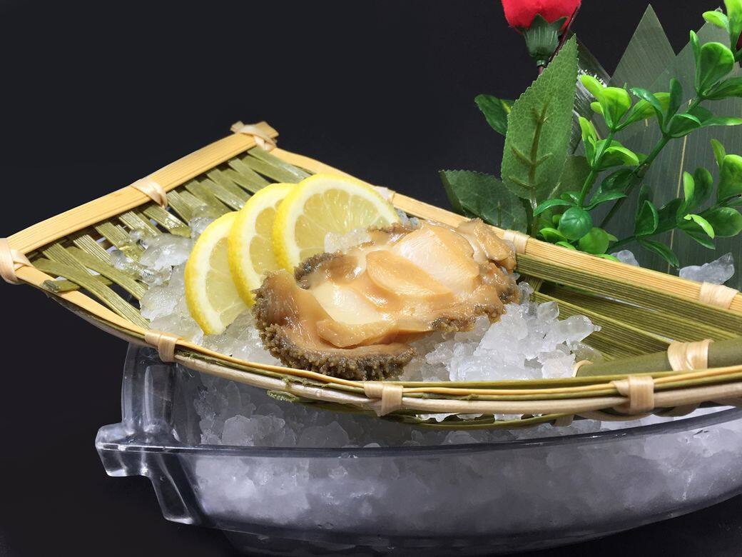 其他食材則會隨著不同季節與時令選取,除了以套餐形式供應的時令鮮 其他食材則會隨著不同季節與時令選取,除了以套餐形式供應的時令鮮