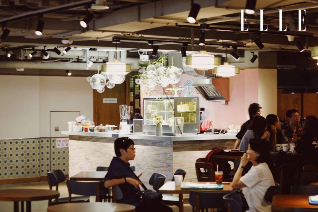 至於咖啡店位於的Eaton Food Hall,地方寛敞,我去過幾次,很容易就能找到位子,桌 至於咖啡店位於的Eaton Food Hall,地方寛敞,我去過幾次,很容易就能找到位子,桌