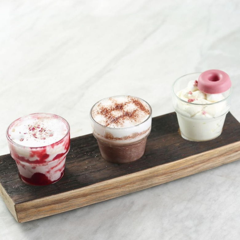Artisan Room同樣位於港島區的這間素食café,散發着高級咖啡店的品味,店內提供 Artisan Room同樣位於港島區的這間素食café,散發着高級咖啡店的品味,店內提供
