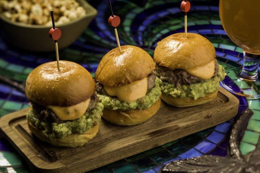 Beef Sliders(HK$148)塗上濃郁幼滑牛油果醬的牛肉迷你漢堡,熱辣辣更好味。 Beef Sliders(HK$148)塗上濃郁幼滑牛油果醬的牛肉迷你漢堡,熱辣辣更好味。