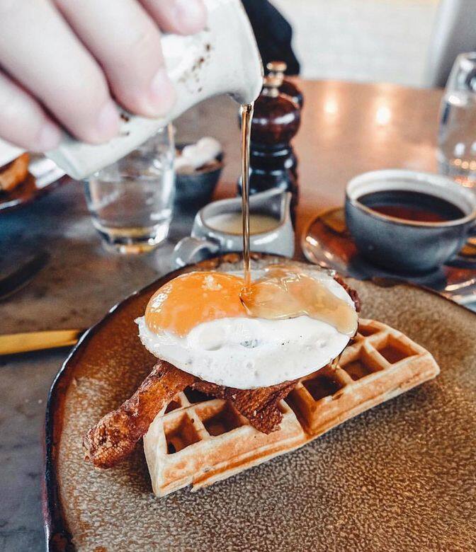 Duck & Waffle 爆紅原因1:主打菜打響招牌餐廳稱為Duck & Waffle,當然鴨腿和窩夫就是他 Duck & Waffle 爆紅原因1:主打菜打響招牌餐廳稱為Duck & Waffle,當然鴨腿和窩夫就是他