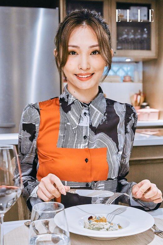 Tips 3 餐具的法則餐具按桌上的位置,以由外至內的次序使用。用叉子時叉 Tips 3 餐具的法則餐具按桌上的位置,以由外至內的次序使用。用叉子時叉