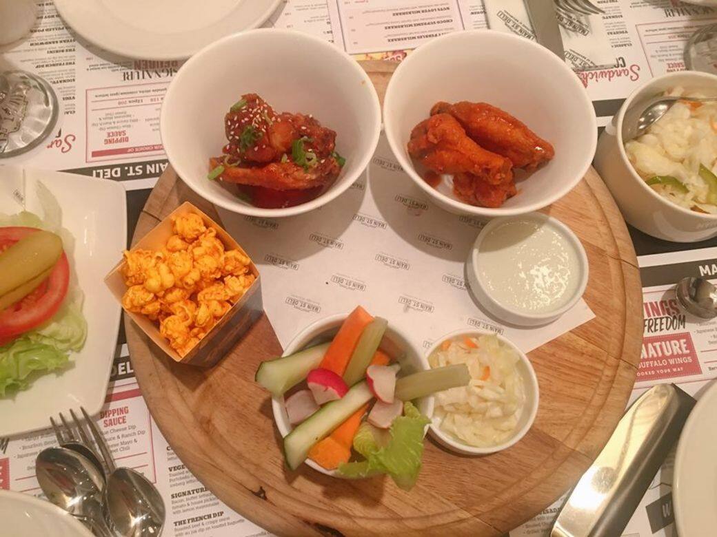 Garrett爆谷配墨西哥水牛城雞翼($148/6隻;$228 /12隻)餐廳的香辣風味或韓式香蔥 Garrett爆谷配墨西哥水牛城雞翼($148/6隻;$228 /12隻)餐廳的香辣風味或韓式香蔥