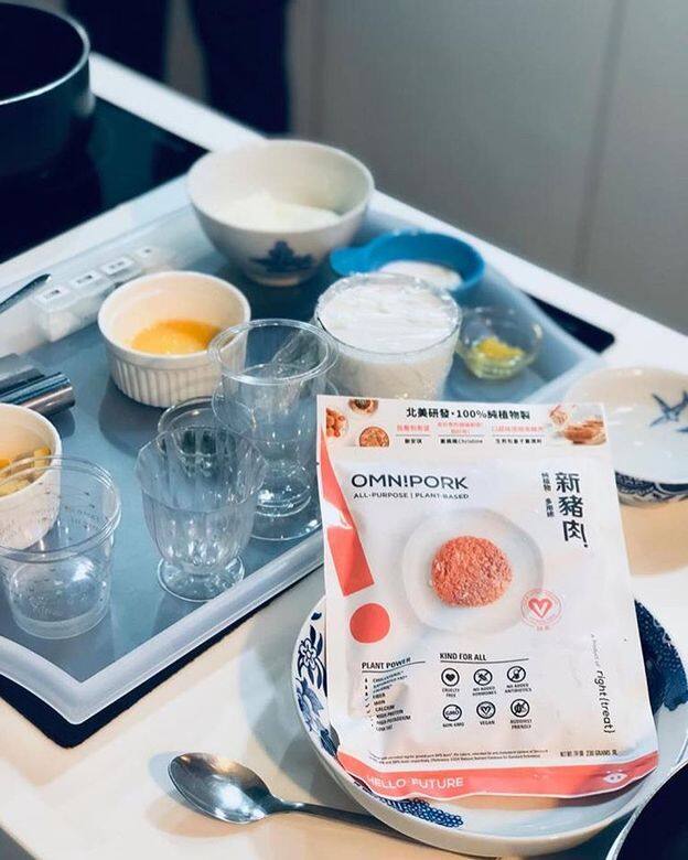 問: 既然不斷強調環保,可不直接食菜和豆,而要花資源製成新豬肉?David: 這種 問: 既然不斷強調環保,可不直接食菜和豆,而要花資源製成新豬肉?David: 這種