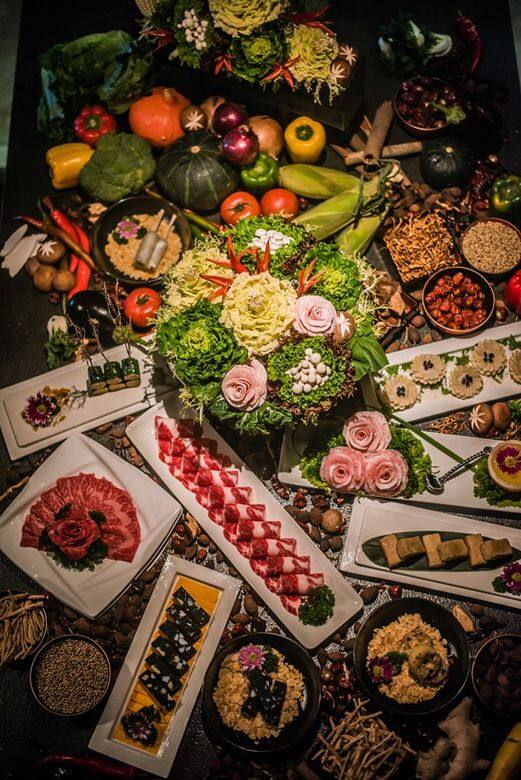 寬巷子的招牌自創火鍋菜式包括玫瑰松板、枝仔冰、菠菠糖等。而暫別台灣 寬巷子的招牌自創火鍋菜式包括玫瑰松板、枝仔冰、菠菠糖等。而暫別台灣