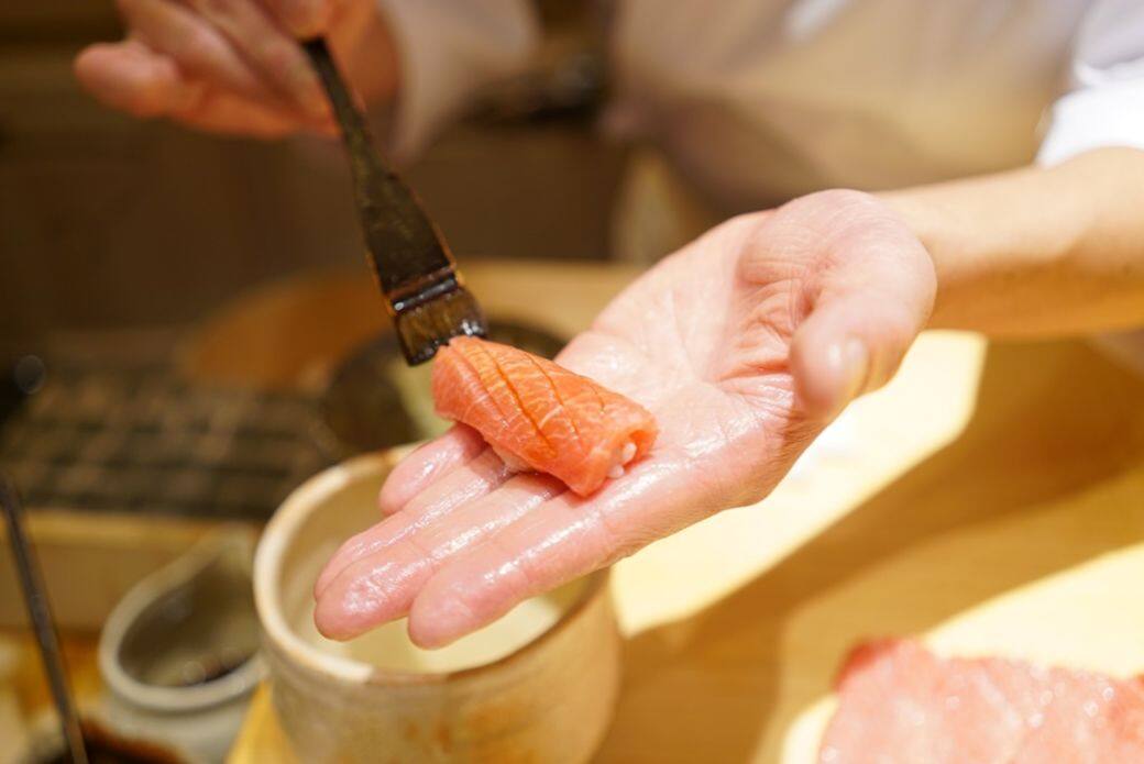 Sushi Saito 被譽為東京最難預約的壽司店,這家在東京多年榮獲米芝蓮三星的 Sushi Saito 被譽為東京最難預約的壽司店,這家在東京多年榮獲米芝蓮三星的