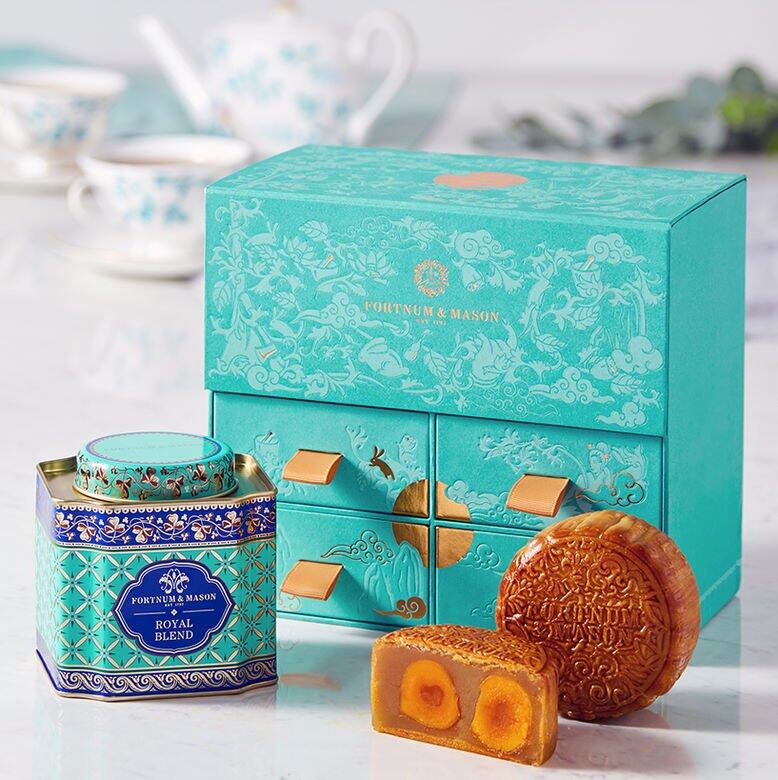 擁有300多年歷史的Fortnum & Mason今年推出傳統雙黃蓮蓉月餅,選用頂級蓮蓉、純淨 擁有300多年歷史的Fortnum & Mason今年推出傳統雙黃蓮蓉月餅,選用頂級蓮蓉、純淨