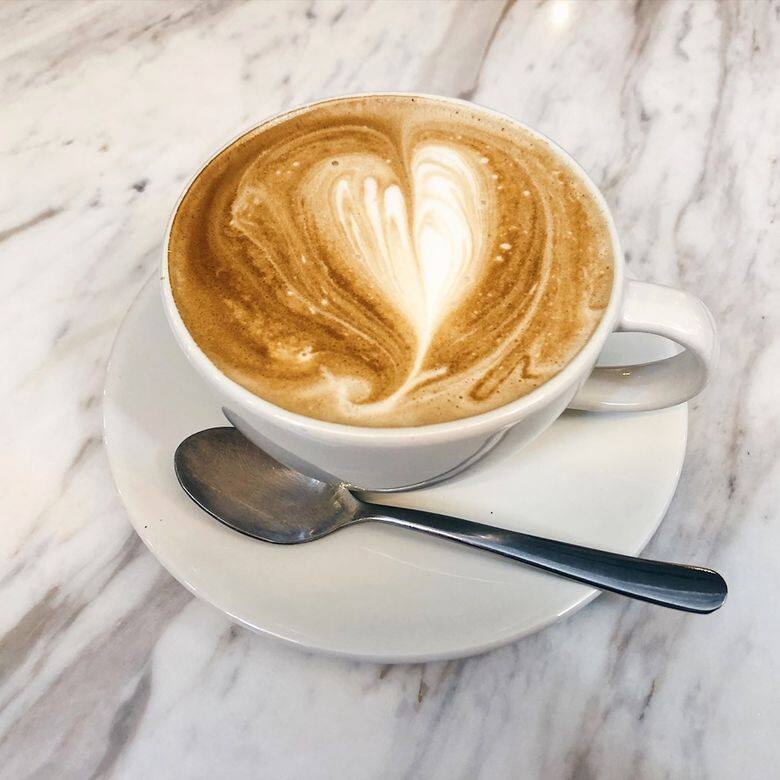 推介house bled latte,它就是黃子華喜歡來這咖啡店的原因。店內主打意式咖啡,賣 推介house bled latte,它就是黃子華喜歡來這咖啡店的原因。店內主打意式咖啡,賣