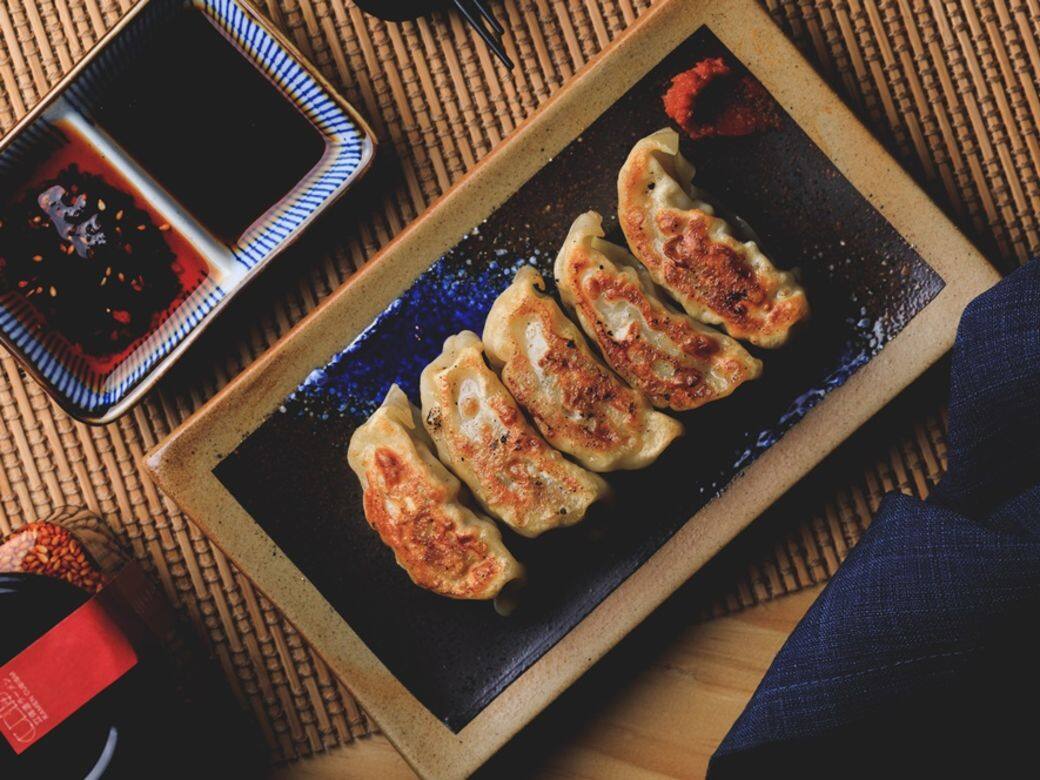 自家製「松林餃子」$35 配上林隆臣精心調配的秘製辣椒油 自家製「松林餃子」$35 配上林隆臣精心調配的秘製辣椒油