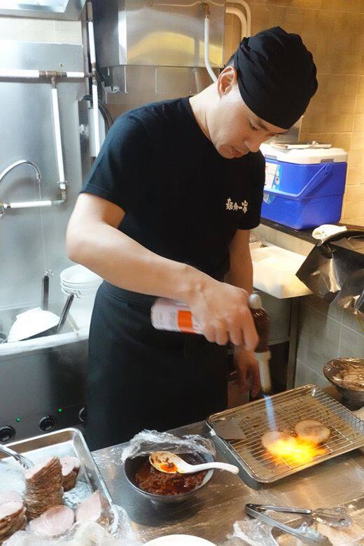 店長兼主廚Tim在日本各地吃遍了廣受歡迎的拉麵。某天在蒲田區某小店 店長兼主廚Tim在日本各地吃遍了廣受歡迎的拉麵。某天在蒲田區某小店