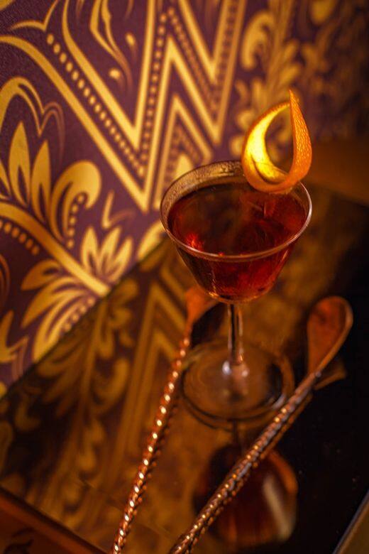 Monti-Tipple(HK$108)以 Xeco Amontillado 雪利酒、Gin Mare、Café Vermouth 和芳香朱古力苦味酒製成。 Monti-Tipple(HK$108)以 Xeco Amontillado 雪利酒、Gin Mare、Café Vermouth 和芳香朱古力苦味酒製成。