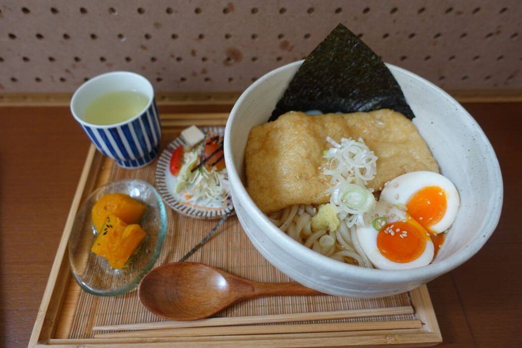 種類不算多,但不論是主食抑或是甜品,店主們都時常更新餐單,讓來過幾 種類不算多,但不論是主食抑或是甜品,店主們都時常更新餐單,讓來過幾