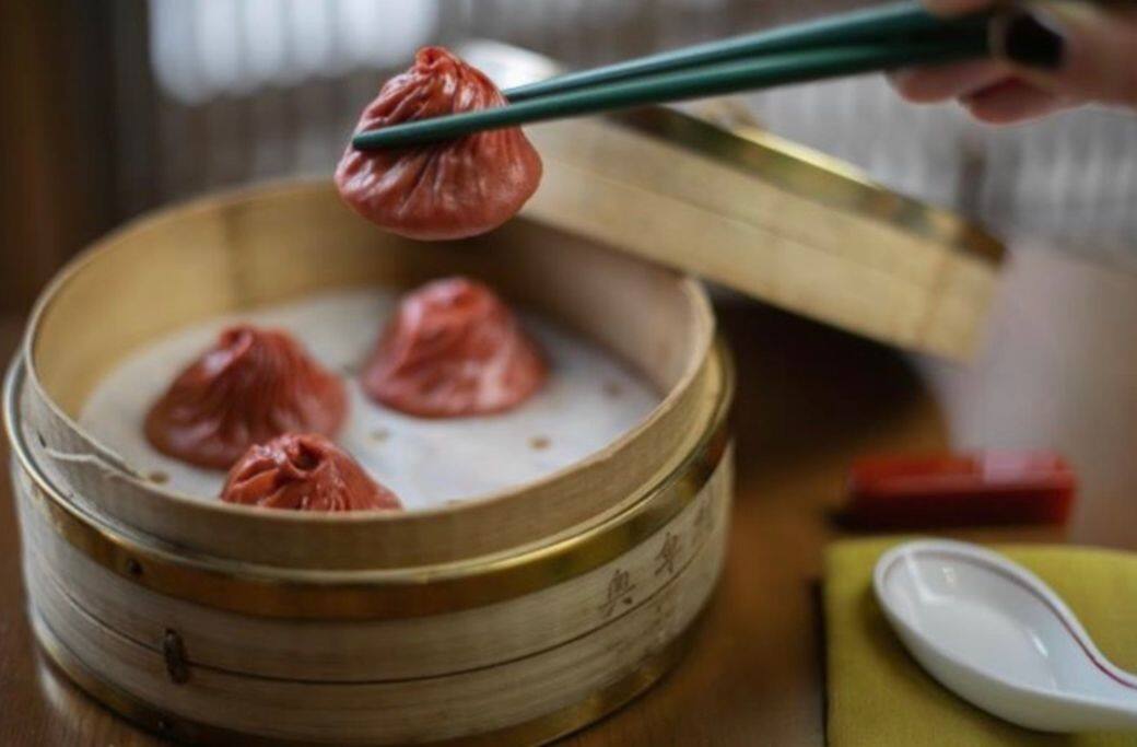小籠包皮薄多汁,是江南地區以至國內外遊客都非常著迷的點心。奧卑利 小籠包皮薄多汁,是江南地區以至國內外遊客都非常著迷的點心。奧卑利