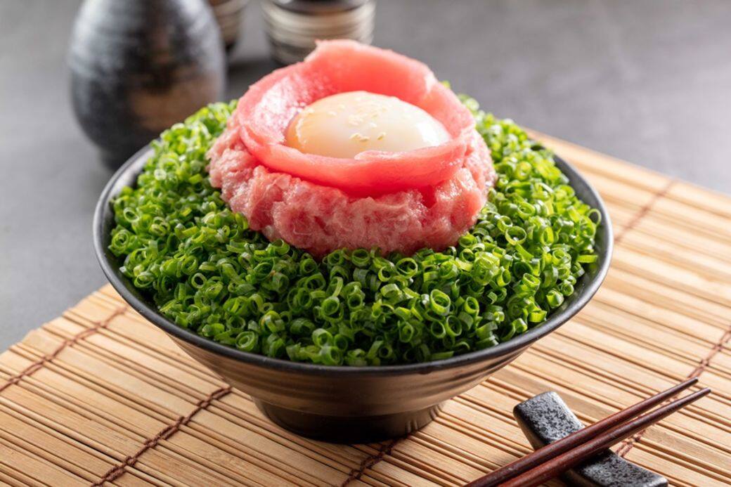 另外,蔥爆吞拿魚溫泉蛋丼,足料的吞拿魚腩蓉和吞拿魚刺身,配上廣島白 另外,蔥爆吞拿魚溫泉蛋丼,足料的吞拿魚腩蓉和吞拿魚刺身,配上廣島白