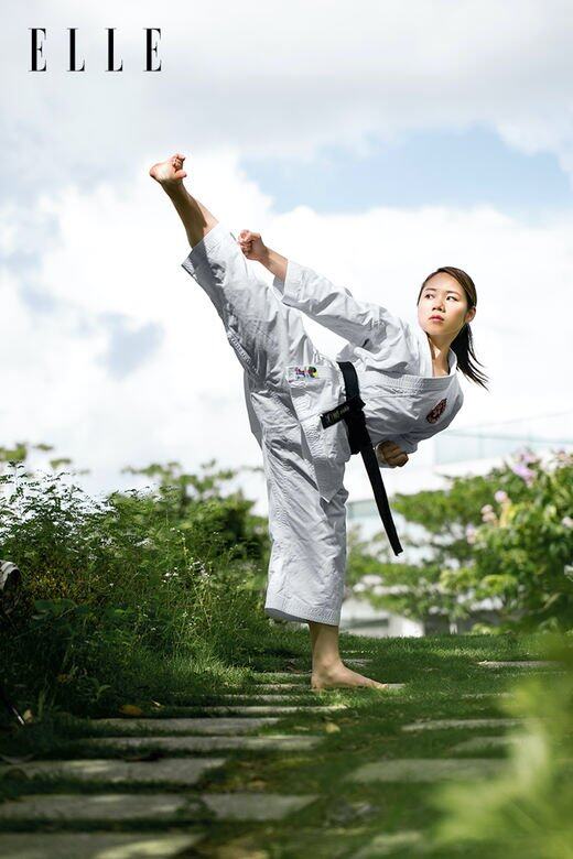 15歲便首次代表香港出賽,拿了金牌, 2011年成為體院精英運動員,2015年轉為 15歲便首次代表香港出賽,拿了金牌, 2011年成為體院精英運動員,2015年轉為