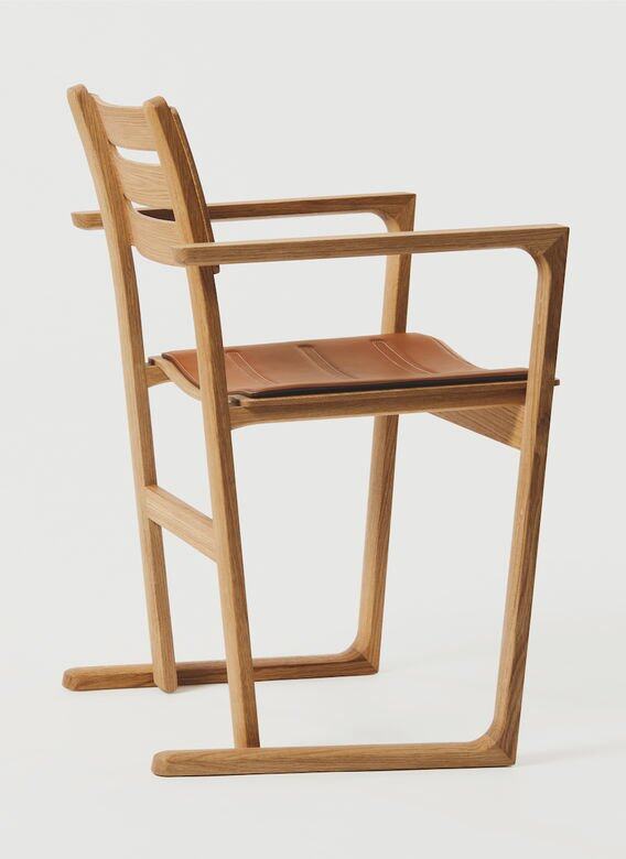 英國設計師Jasper Morrison於1997年為拉圖雷特 (La tourette) 女修道院製作的椅子,於2020年登 英國設計師Jasper Morrison於1997年為拉圖雷特 (La tourette) 女修道院製作的椅子,於2020年登