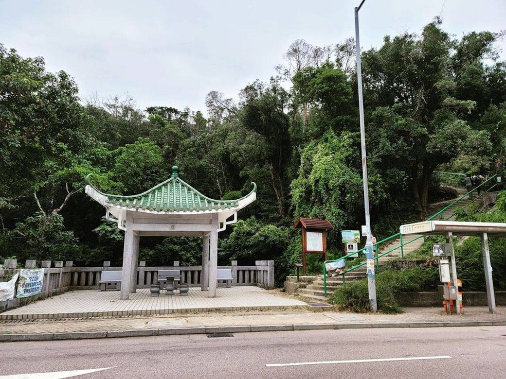 去程:可乘91號巴士(由鑽石山開出,亦經彩虹)、103(觀塘碼頭開出)及103M(將軍 去程:可乘91號巴士(由鑽石山開出,亦經彩虹)、103(觀塘碼頭開出)及103M(將軍