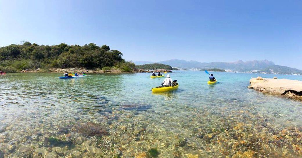 不過,若你想追求更完美,不妨跟團租獨木舟划到橋咀東部,白沙灘更加隱 不過,若你想追求更完美,不妨跟團租獨木舟划到橋咀東部,白沙灘更加隱
