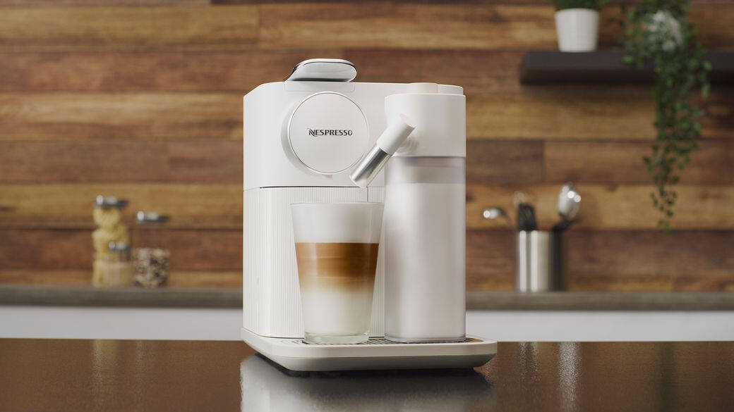 Nespresso Lattissima咖啡機有白色和黑色兩款選擇,無論是簡約或型格風格的家居都很 Nespresso Lattissima咖啡機有白色和黑色兩款選擇,無論是簡約或型格風格的家居都很