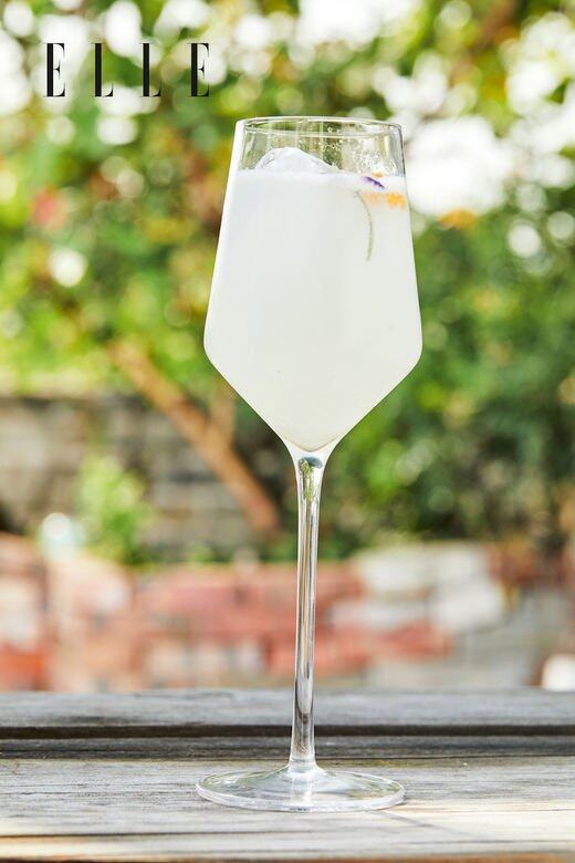 Bitter Perfume帶有西柚的清新和甘香,非常適合女生飲用。材料:Gin酒 45毫升西柚汁 Bitter Perfume帶有西柚的清新和甘香,非常適合女生飲用。材料:Gin酒 45毫升西柚汁