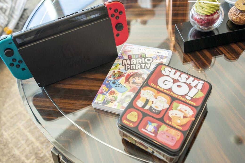 使用Nintendo Switch設備,包括Overcooked 及Mario Party等遊戲 使用Nintendo Switch設備,包括Overcooked 及Mario Party等遊戲