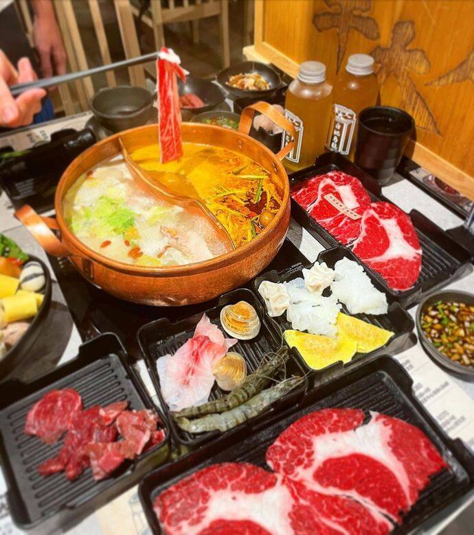 相信有不少人都有食過這間台式火鍋牛大人,這家店處於長期排隊的狀 相信有不少人都有食過這間台式火鍋牛大人,這家店處於長期排隊的狀