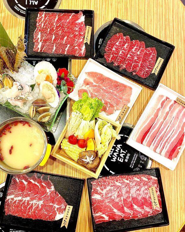 有齊港、日、韓火鍋特色,如有韓式泡菜鍋、北海道牛乳鍋、以及港式的美顏花 有齊港、日、韓火鍋特色,如有韓式泡菜鍋、北海道牛乳鍋、以及港式的美顏花