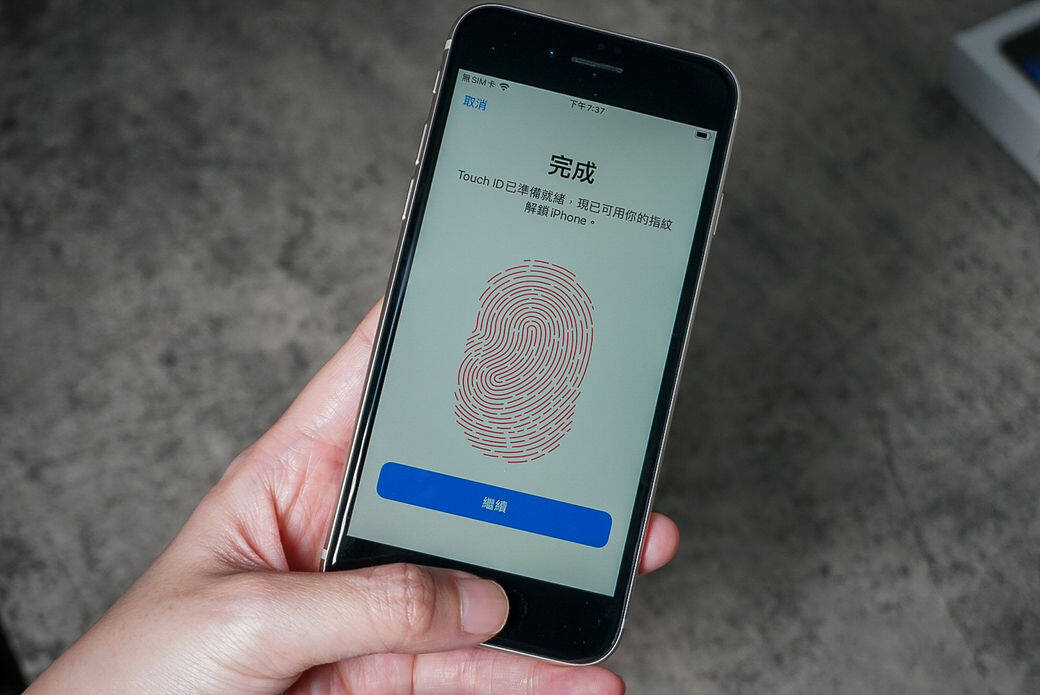 在日日戴口罩的日子底下,不少人都希望iPhone 能將Touch ID 回歸,免得開電話入 在日日戴口罩的日子底下,不少人都希望iPhone 能將Touch ID 回歸,免得開電話入