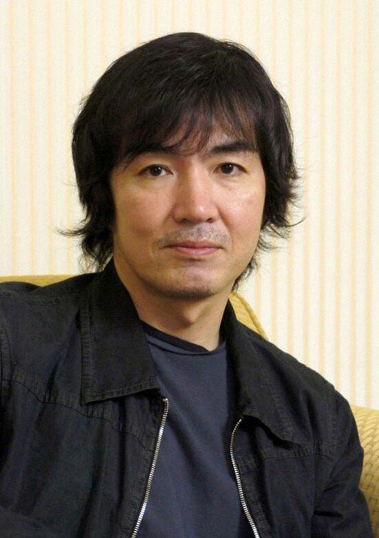 出生於1958年的東野圭吾已年過60歲,但現在仍每年堅持寫新的推理,絕不 出生於1958年的東野圭吾已年過60歲,但現在仍每年堅持寫新的推理,絕不
