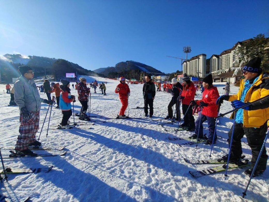如你想嘗試夜間滑雪,龍平渡假村滑雪場非常適合你 如你想嘗試夜間滑雪,龍平渡假村滑雪場非常適合你