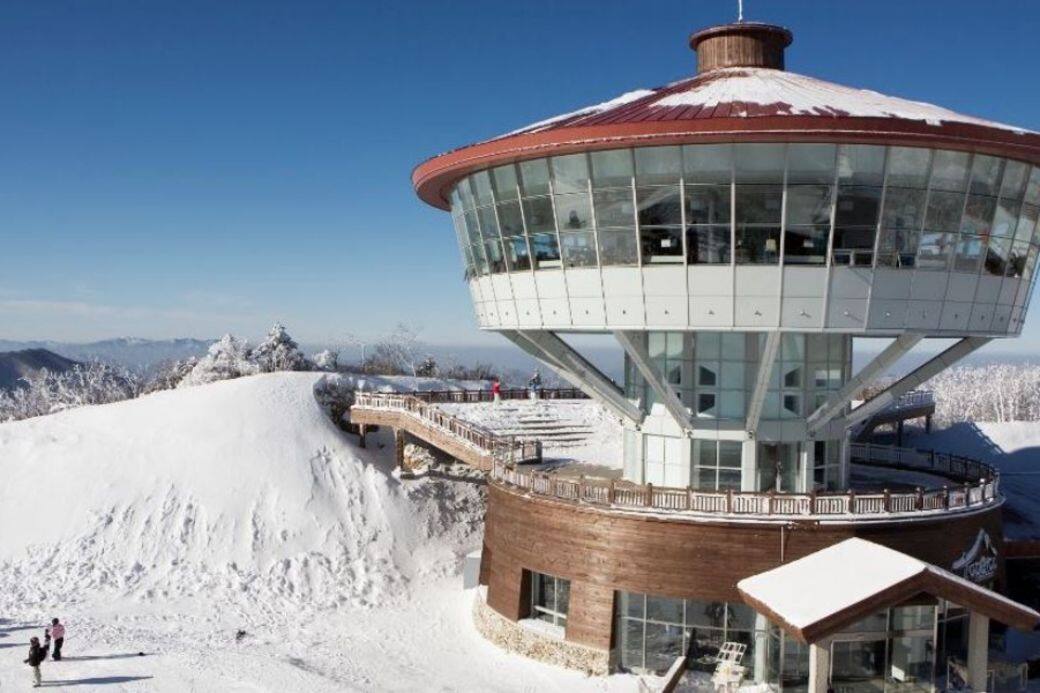 此外,賭場、高爾夫球場、天空之路登山小徑、雪橇場、運動場 此外,賭場、高爾夫球場、天空之路登山小徑、雪橇場、運動場