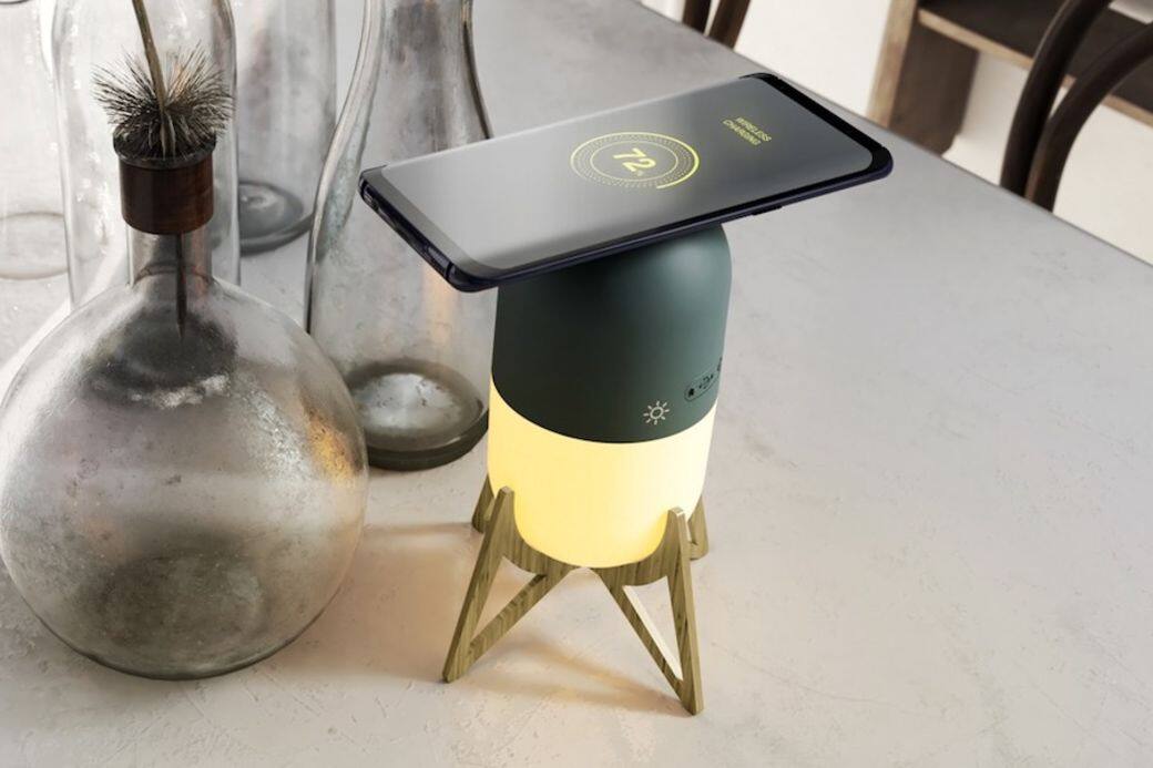 Lucis它既是檯頭燈,同時是無線充電器,實用又能增添家居品味。優點是可以 Lucis它既是檯頭燈,同時是無線充電器,實用又能增添家居品味。優點是可以