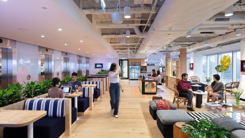 WeWork可算是香港共享工作空間的龍頭大哥,至今已有十二個地點可選,不論 WeWork可算是香港共享工作空間的龍頭大哥,至今已有十二個地點可選,不論