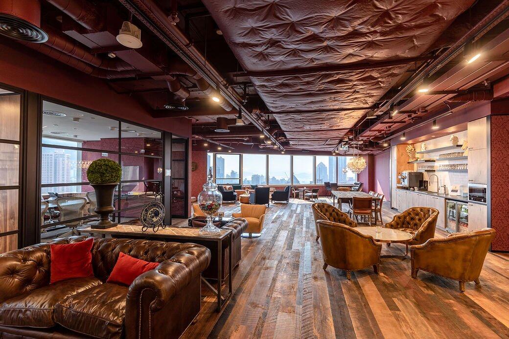 這間coworking space跟設計師Fiona Hardie合作,設計出靈活的工作空間。TEC在中環華懋中心 這間coworking space跟設計師Fiona Hardie合作,設計出靈活的工作空間。TEC在中環華懋中心
