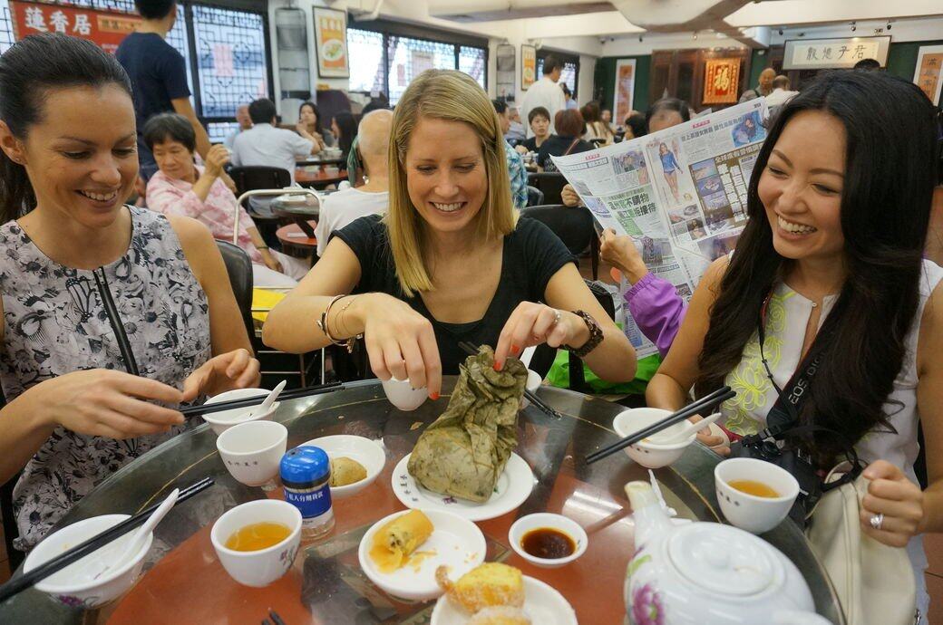 香港美食導覽香港作為美食天堂,琳琅滿目的佳餚實在讓人難以選擇,最 香港美食導覽香港作為美食天堂,琳琅滿目的佳餚實在讓人難以選擇,最