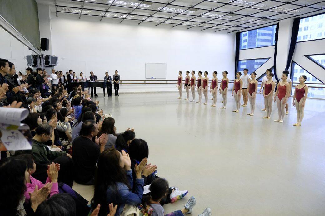 本部校園:香港灣仔告士打道一號開放時間:上午10時 – 下午5時伯大尼古 本部校園:香港灣仔告士打道一號開放時間:上午10時 – 下午5時伯大尼古