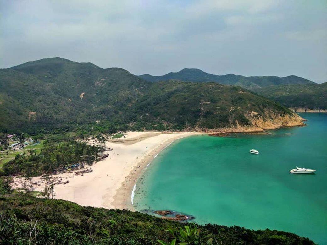 位於西貢半島東南部,鄰近萬宜水庫東壩,浪茄真的美麗得就像到了外國 位於西貢半島東南部,鄰近萬宜水庫東壩,浪茄真的美麗得就像到了外國