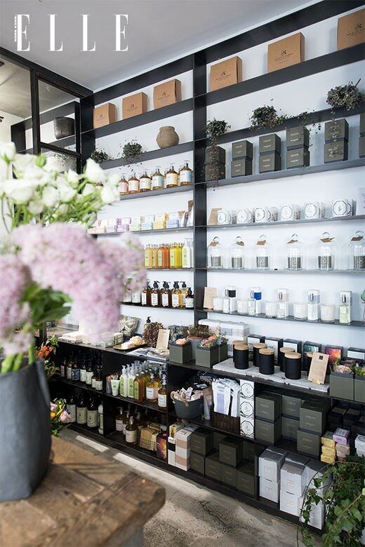 在巴黎老牌時裝店 Colette 結業之後,Lola James Harper 的主理人對此念念不忘,更特地推 在巴黎老牌時裝店 Colette 結業之後,Lola James Harper 的主理人對此念念不忘,更特地推