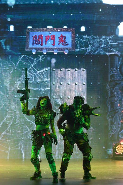 位於熱帶雨林天地一帶的末日後樂園鬼屋,故事以誤入者為保命快速穿 位於熱帶雨林天地一帶的末日後樂園鬼屋,故事以誤入者為保命快速穿