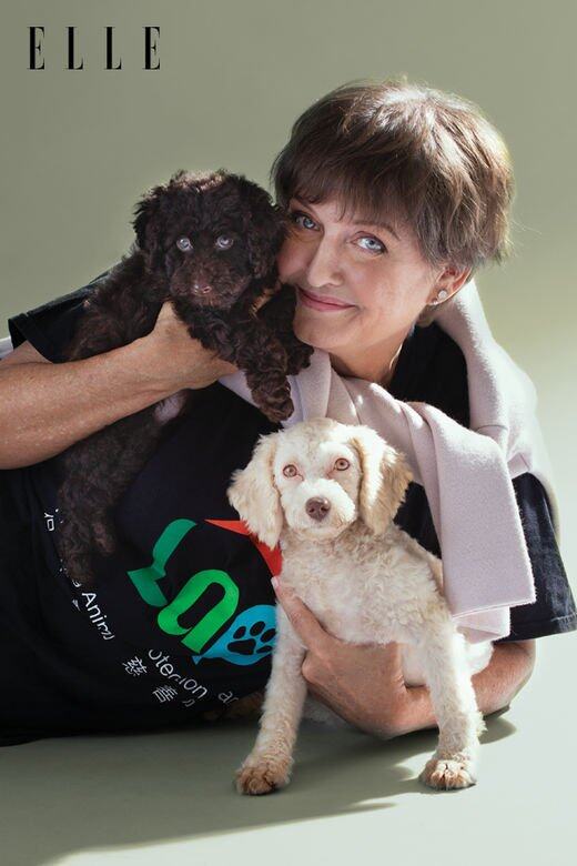 從前不喜歡動物的Sheila，多年前在南丫島居住時救了一隻被遺棄的小狗之