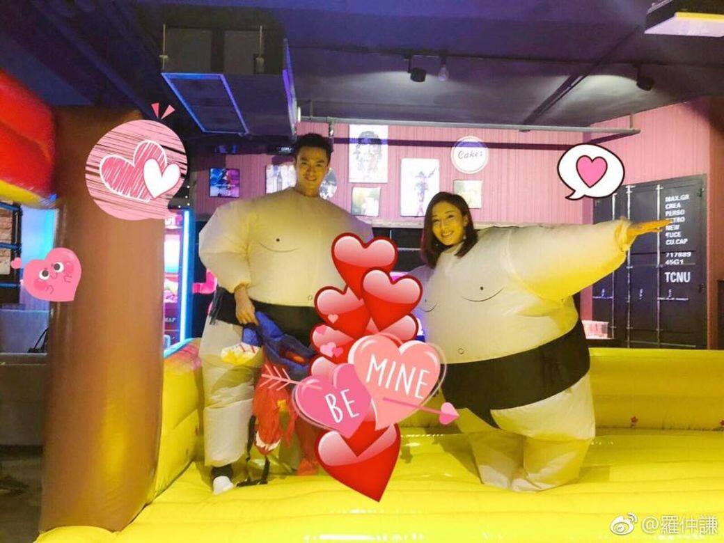 楊怡和羅仲謙穿上相撲手衣服很可愛!他們玩的是「相撲擂台」,遊戲途中向 楊怡和羅仲謙穿上相撲手衣服很可愛!他們玩的是「相撲擂台」,遊戲途中向