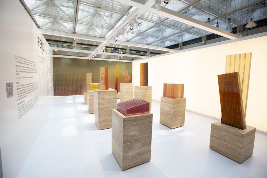 FENDI與 由當紅設計師Sabine Marcelis共同創造出「The Shapes of Water」展覽,與香港置地攜手合作 FENDI與 由當紅設計師Sabine Marcelis共同創造出「The Shapes of Water」展覽,與香港置地攜手合作