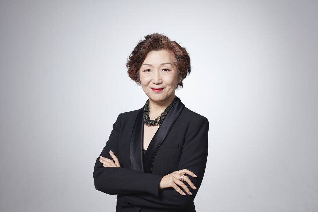 Lillian:以前那個年代自己年輕,覺得沉色才有型,但年紀大了,就會覺得那時候 Lillian:以前那個年代自己年輕,覺得沉色才有型,但年紀大了,就會覺得那時候