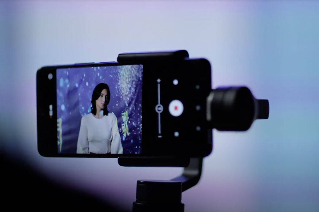 在拍攝Louise 的訪問時，我們的攝影師亦提起Xiaomi 11T Pro替這位女主角拍下不