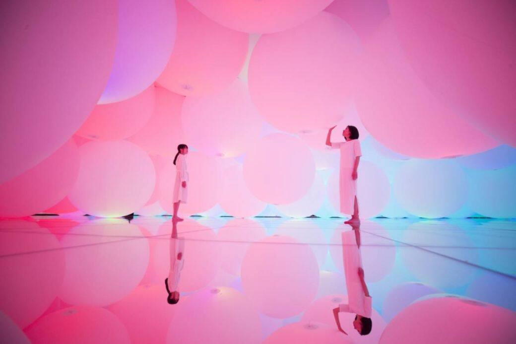 作品:Expanding Three-Dimensional Existence in Transforming Space - Flattening 3 Colors and 9 Blurred Colors, Free Floating 作品:Expanding Three-Dimensional Existence in Transforming Space - Flattening 3 Colors and 9 Blurred Colors, Free Floating
