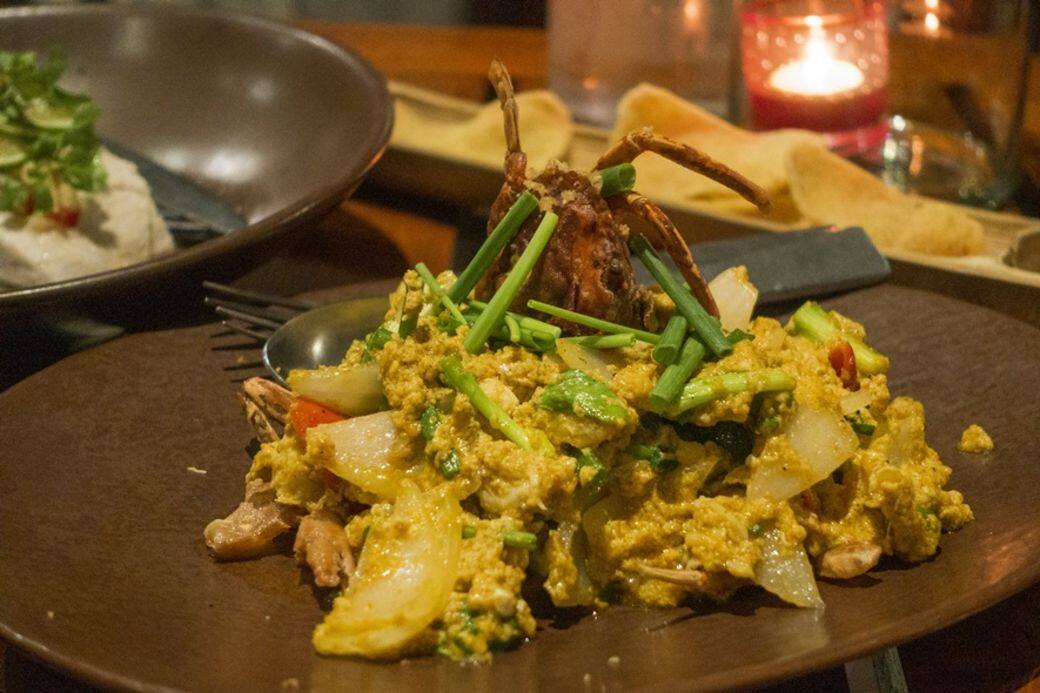 PU MA BLUE CRAB Phad Pong Karee : Wok-fried with egg curry powder sauce (咖喱炒軟殼蟹) PU MA BLUE CRAB Phad Pong Karee : Wok-fried with egg curry powder sauce (咖喱炒軟殼蟹)