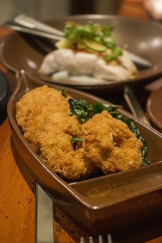 Thod Mun Goong : Deep-fried prawn cakes with sweet plum sauce (炸蝦餅配甜梅醬) Thod Mun Goong : Deep-fried prawn cakes with sweet plum sauce (炸蝦餅配甜梅醬)