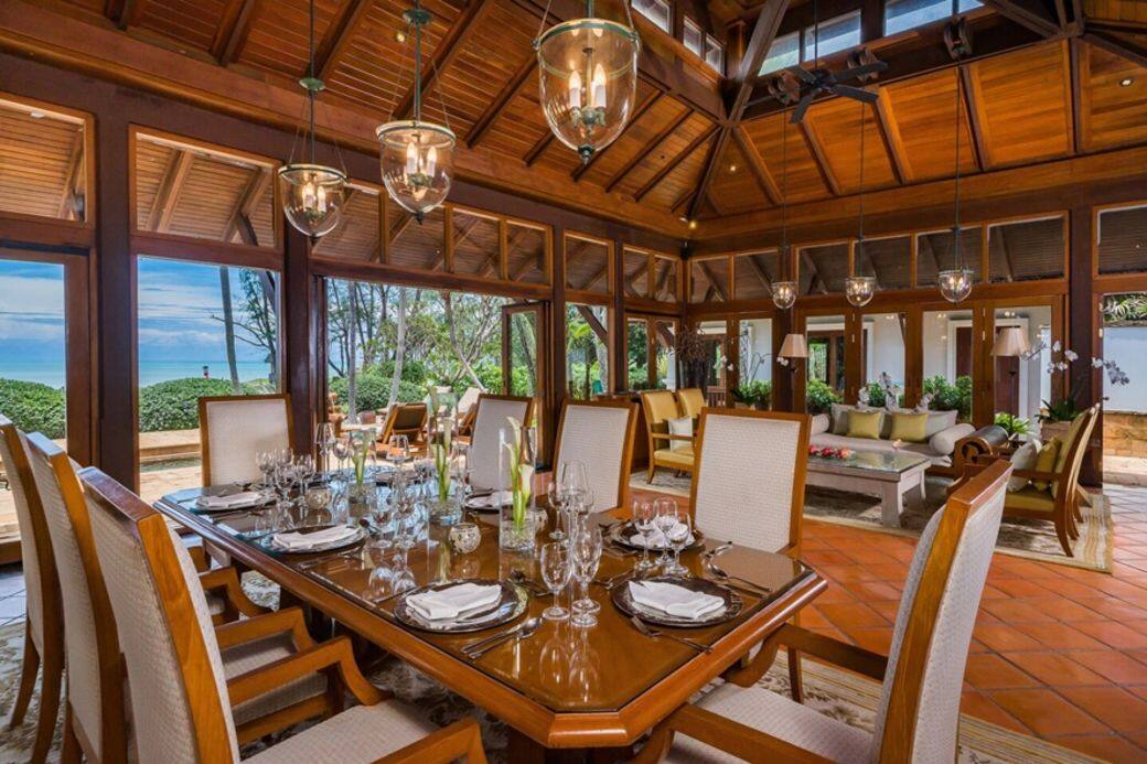 Pool Villa房型空間極大,當然亦附設用餐區,享用in-room dining service更方便,一整天足不 Pool Villa房型空間極大,當然亦附設用餐區,享用in-room dining service更方便,一整天足不