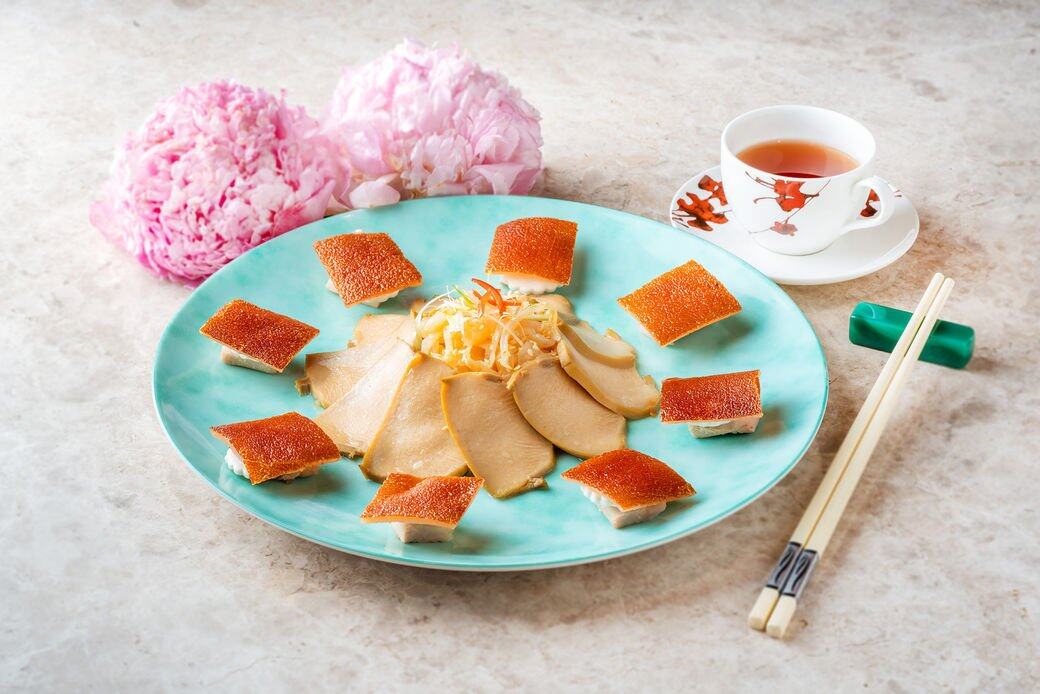 米芝蓮二星粵菜餐廳「營致會館」推出一系列奢華賀年菜單及應節糕點與 米芝蓮二星粵菜餐廳「營致會館」推出一系列奢華賀年菜單及應節糕點與